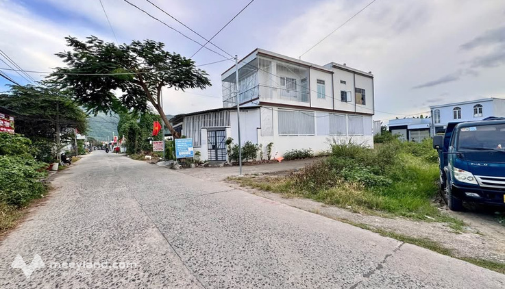 Đất lô góc 93.6m2 mặt đường 20m, gần chợ Đông Dinh - Cơ hội đầu tư sinh lời