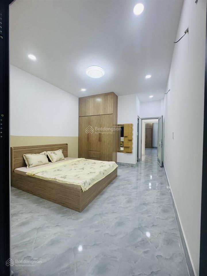 Nhà đẹp lạc long quân phường hoà bình quận 11 xe hơi đỗ cửa 3 tầng btct sát đầm sen