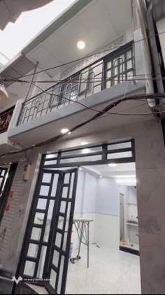Cho thuê nhà 1 trệt 1 lầu, 2PN, 40m2, hẻm xe ba gác, Quận 4, giá thuê 7 triệu/tháng