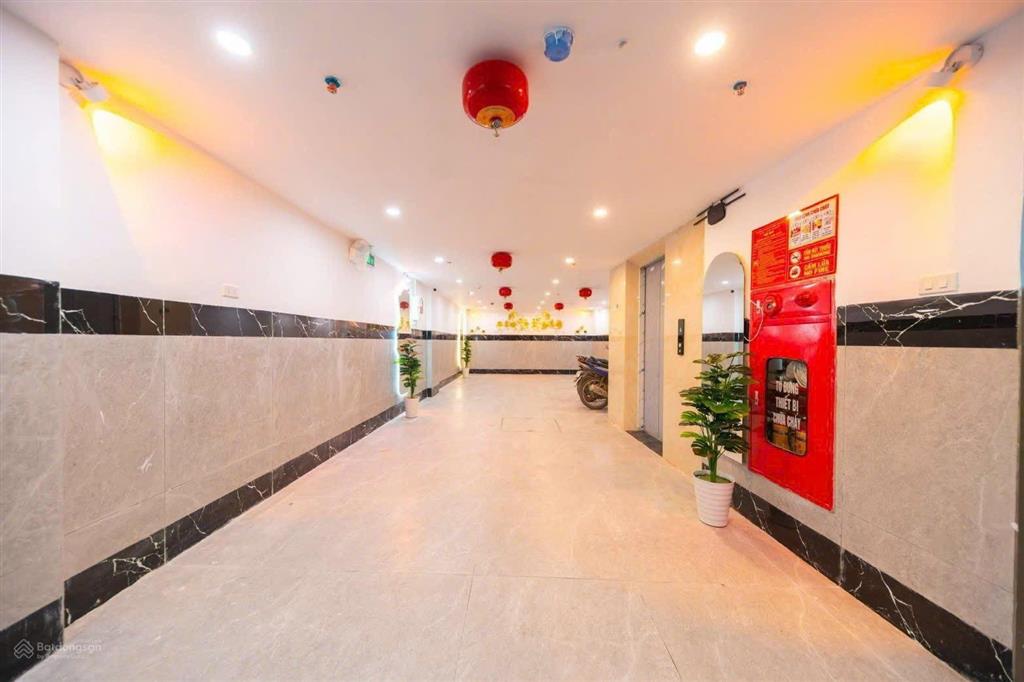 Tòa ccmn đối diện aeon cổ linh 110m, 8 tầng, 26 căn hộ, dòng tiền 1,2 tỷ/năm chỉ 22.8 tỷ.