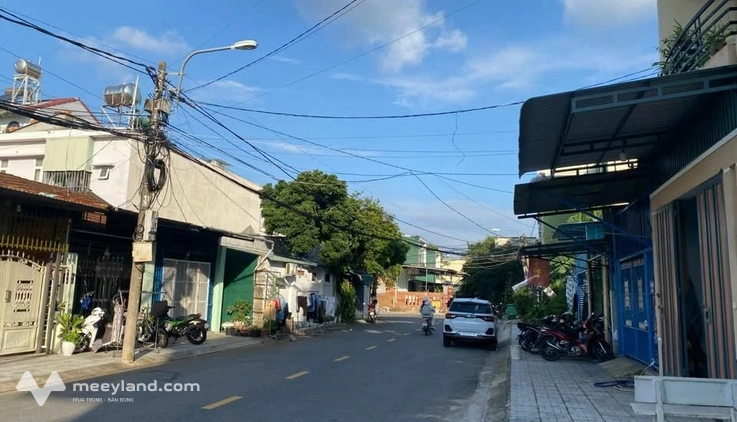 Bán nhà 3 tầng, đường nhánh Lê Lợi, trung tâm thành phố Quảng Ngãi, 120m2, giá 4 tỷ