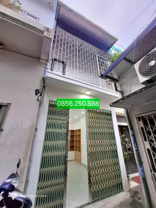 Tọa lạc tại con ngõ cực nông, ngay trên đường Dệt, phường Năng Tĩnh, thành phố Nam Định