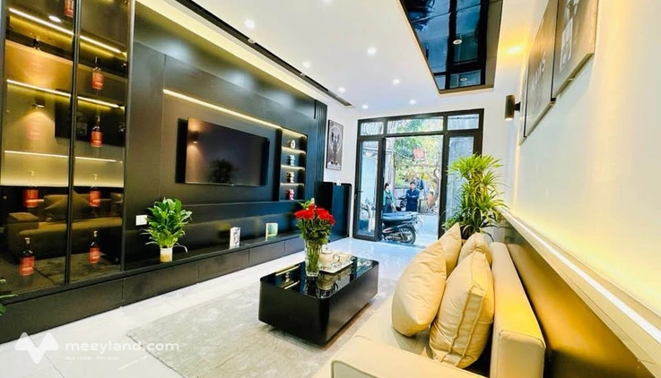 Nhà 5 tầng thang máy, ô tô đỗ cửa, 43m2, Hai Bà Trưng, giá 12.8 tỷ