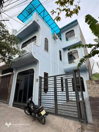 Tọa lạc tại phường Cẩm Thạch, thành phố Cẩm Phả, tỉnh Quảng Ninh