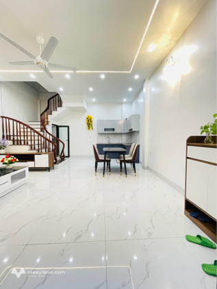 Chào mừng quý vị đến với cơ hội sở hữu căn nhà 3 tầng "xịn sò" ngay tại phường Lê Hồng Phong