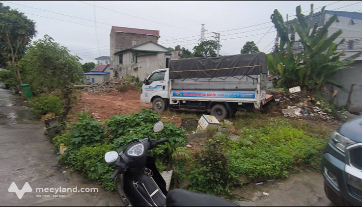 Bạn đang tìm kiếm một lô đất rộng rãi, thoáng đãng với tiềm năng kinh doanh hoặc xây dựng tuyệt vời