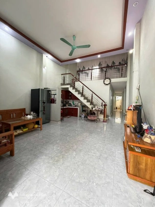 Bán nhà cấp 4 có gác xép, 5x18m, 2.55 tỷ, gần chợ, trường học, siêu thị Go - Lào Cai