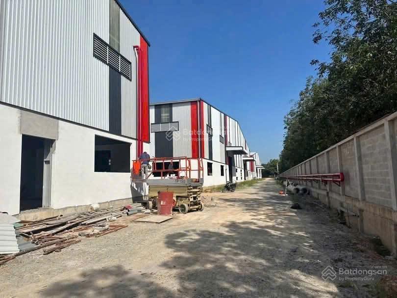 Bán xưởng mới tân hiệp gần vòng xoay, tiêu chuẩn cao skc đóng tiền 1 lần có dòng tiền
