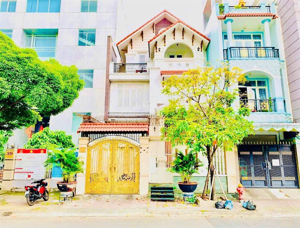 Hot, biệt thự mặt tiền lê thúc hoạch 8m x 20m đúc 3.5 tấm chỉ 30 tỷ, 0987 788 *** hoàng anh
