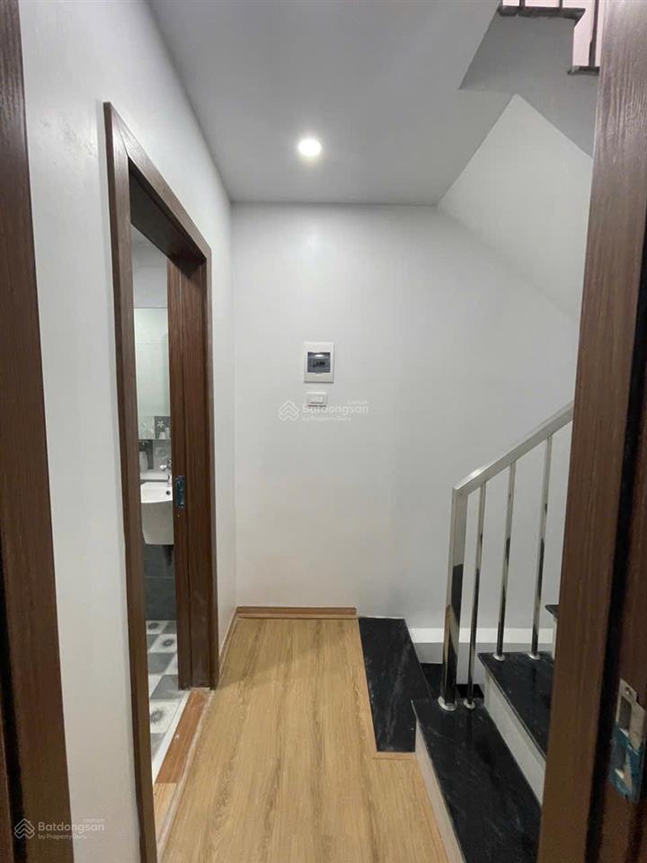 Chính chủ bán nhà số 1 nghách 109d ngõ 409 kim mã ba đình hà nội. giá 4 tỷ có thương lượng