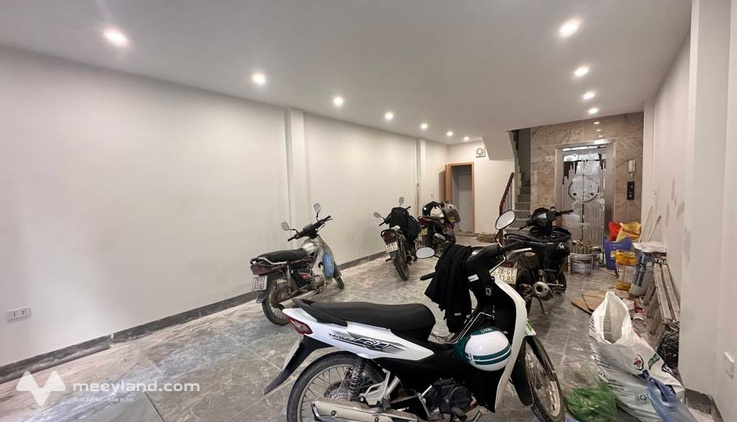 Nhà 5 tầng, thang máy Âu Cơ, Tứ Liên, dọn vào ở ngay, hưởng lợi hạ tầng