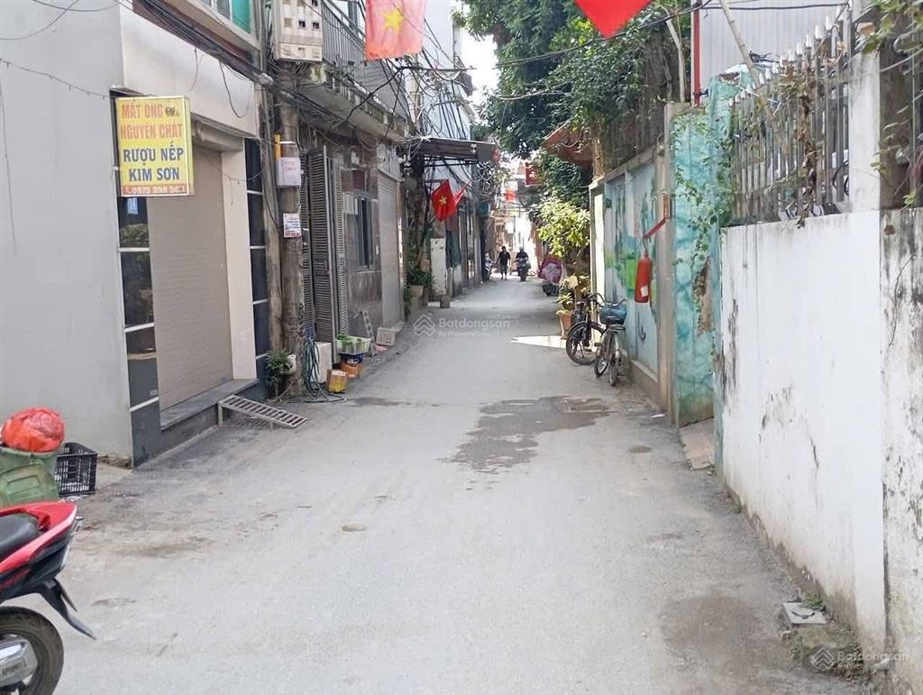 Cần bán lô đất thổ cư sđ.cc.dt 32 m. lô góc mặt tiền kinh doanh. ở la phù xã an khánh hn.