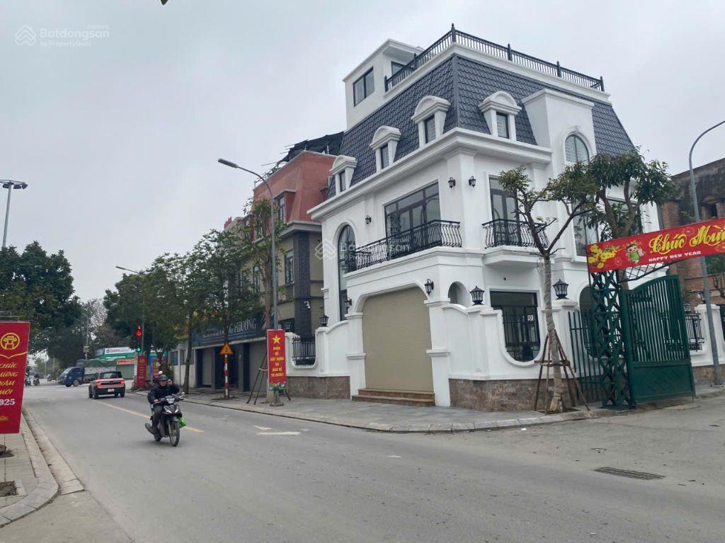 Bán bt phố sa đôi, đại mỗ, dt 206m2, lô góc 3 mặt tiền, kd đỉnh, ra vin mễ trì 2 chỉ 700m