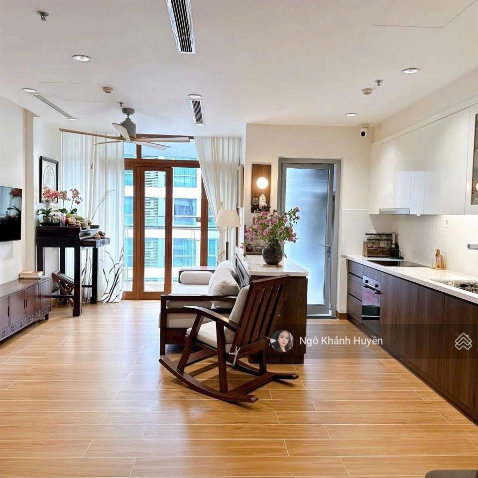 Bán căn hộ cao cấp 3 phòng ngủ 116m2 sổ hồng sẵn sàng, nhà đẹp ở ngay tại vinhomes central park
