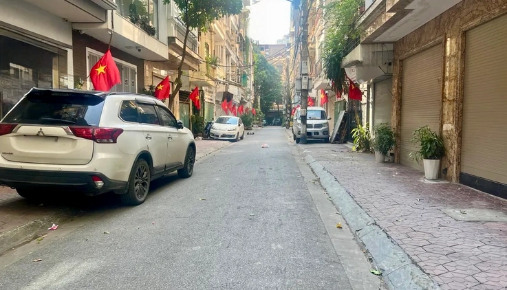 Nhà 5 tầng Trung Kính - Cầu Giấy, 50m phân lô ô tô tránh, 6 ngủ, gara ô tô, ở, văn phòng, giá 29 tỷ