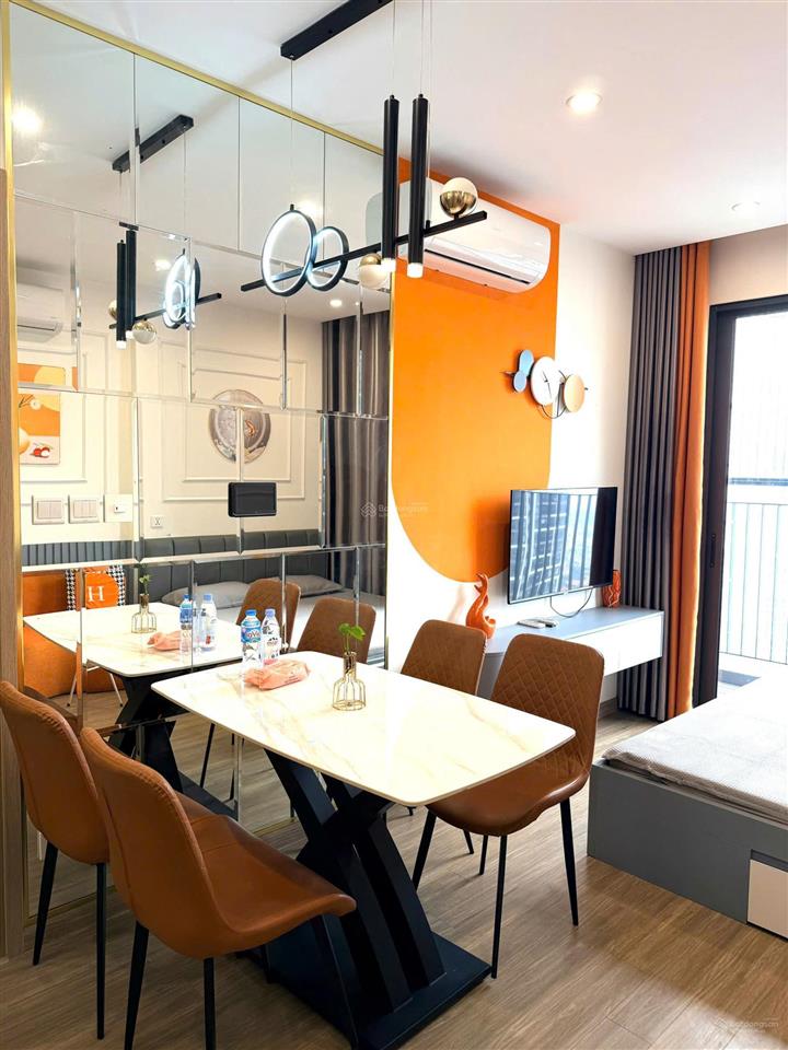 Chính chủ cần bán gấp trong tuần studio 28m2 tòa s303 tầng 1812a vinhomes smart .giá 2,1 tỷ bao phí