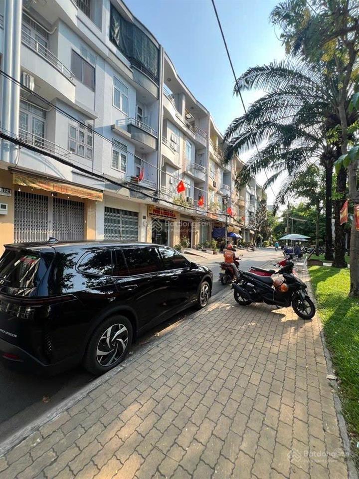 Mặt tiền kinh doanh bông sao quận 8 view công viên 70m² 4 tầng 11,6 tỏi thương lượng