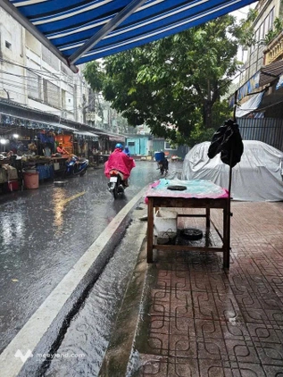 Hiếm nhà mặt phố Trần Văn Chuông, 40m2, mặt tiền 4m, vỉa hè rộng, kinh doanh tốt, giá 13.5 tỷ