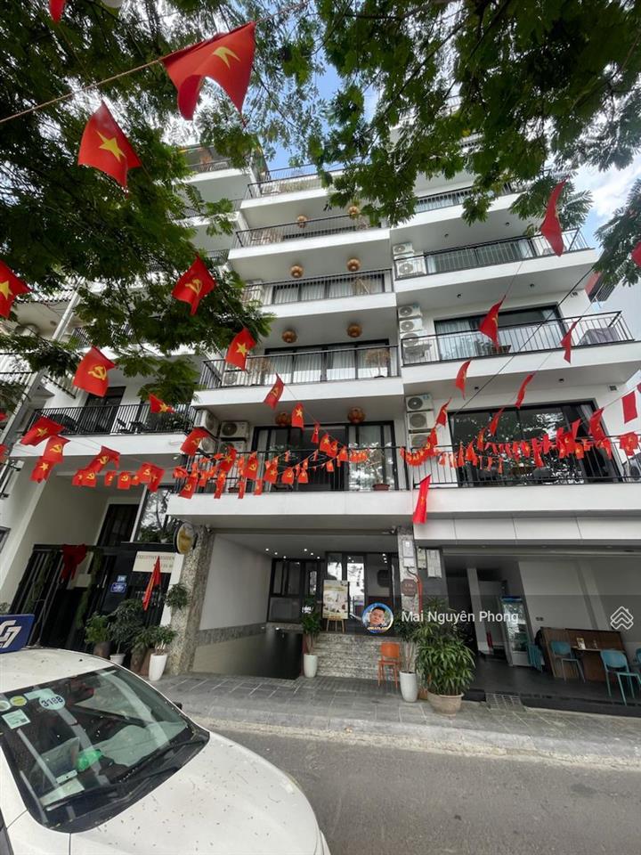 Bán apartment mặt hồ tây,130m2x8t,thầu 200tr/tháng,qh ổn định,vỉa hè,quỹ đất hiếm mặt hồ,sổ nở hậu!
