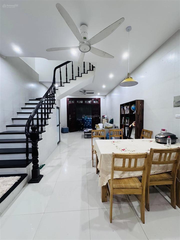 Không quy hoạch hoàng cầu đống đa 45m2 5 tầng 2 mặt ngõ dân xây gần hồ 13.7 tỷ