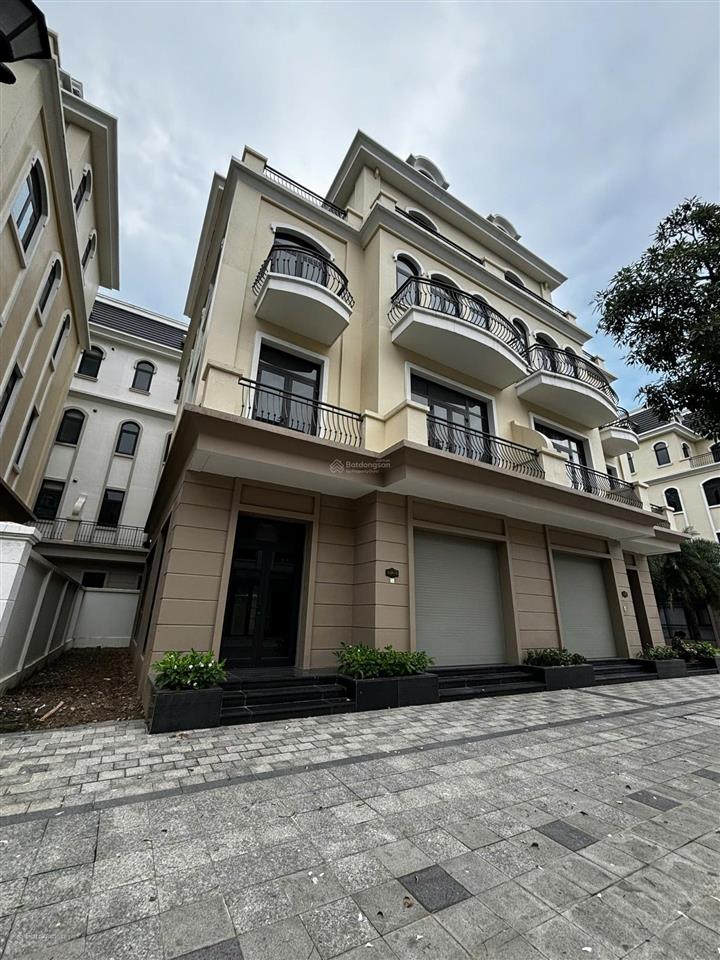 Muốn mua nhà bên mỹ cho con du học, nhượng lại căn biệt thự vị trí đẹp, rẻ hơn 8 tỷ so với lúc mua