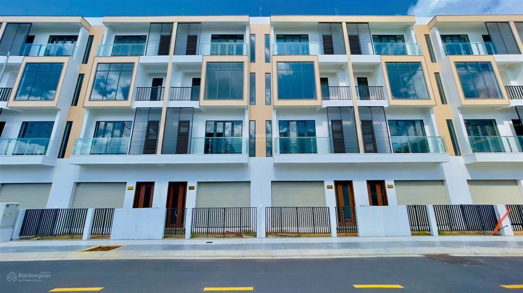Nhà phố xây sẵn 6x18m, giá 5,2 tỷ (full giá 100%), giá tốt nhất để đầu tư. em phước 0938 193 ***