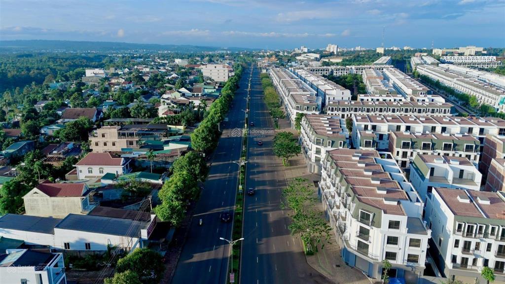 Bán shophouse 4 tầng đường nguyễn chí thanh giá tốt, sẵn sổ, vị trí đắc địa.