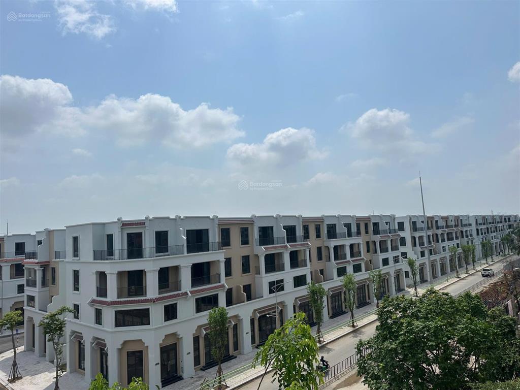 Chuyển nhượng rất gấp căn 96m, xẻ khe, một căn duy nhất, giá tốt nhất dự án vinhomes đan phượng.