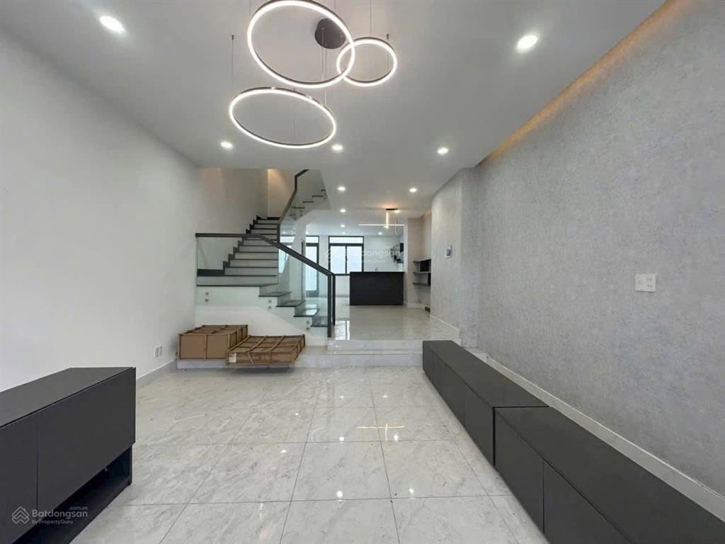 Nhà đẹp(5*20m) 4 tầng, mt đường 10m, đối diện công viên ở kdc phú lợi q8, sát dự án vành đai 2, shr