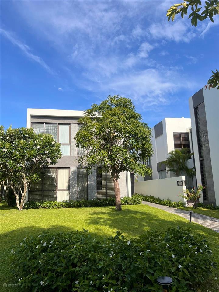 Bán cắt lỗ căn biệt thự vinpearl view biển, rất gần biển giá chỉ 10 tỷ. 0933 999 ***.