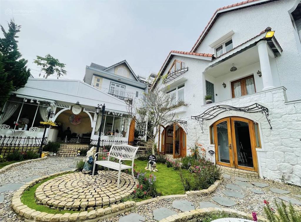 Bán biệt thự châu âu trung tâm đà lạt sân vườn chill hoàng diệu, 317m2, giá siêu hời 22 tỷ vnd