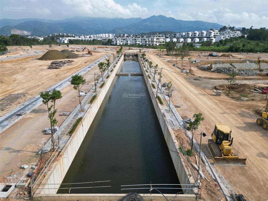 Biệt thự nghỉ dưỡng ven đô hà nội 176m2 giá chỉ 19,7 tr/m2, cạnh vành đai 5 sẵn sổ đỏ lâu dài