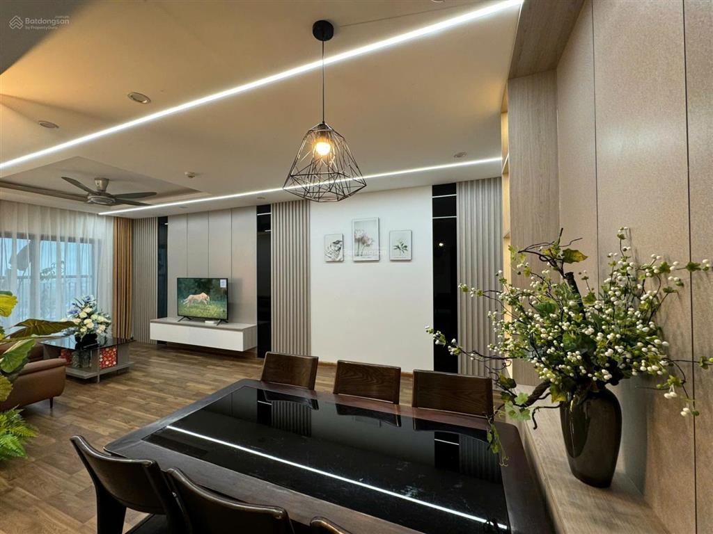 Bán căn 2 phòng ngủ 70m² giá 5.6 tỷ, full nội thất đẹp ở ngay, tòa ct36 trịnh đình cửu