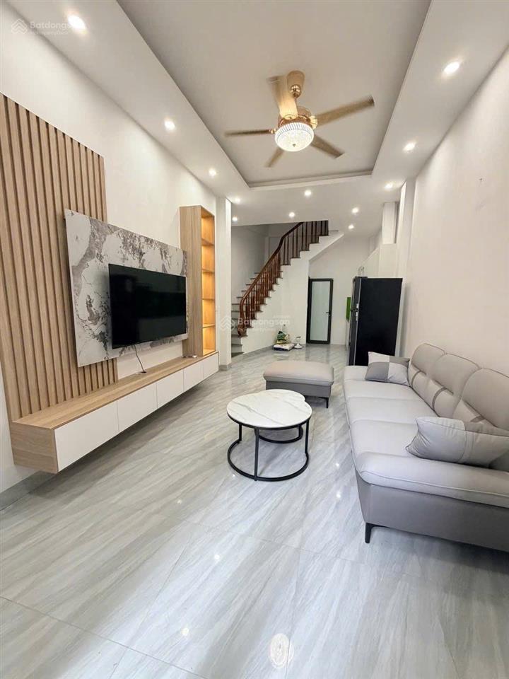 Chính chủ bán nhà 32m2 3 tầng giá 2 tỷ 800 cạnh nhà văn hóa phượng đồng, trường đại học tdtt