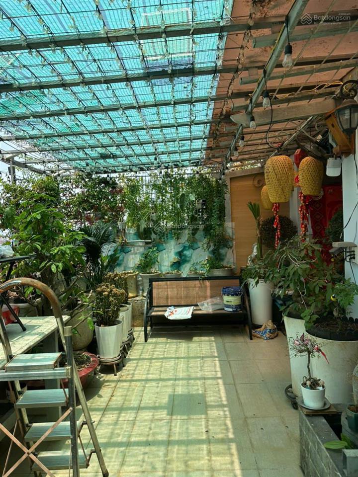 Bán căn hộ có sân vườn riêng trồng cây, tại quận 7 có sổ hồng