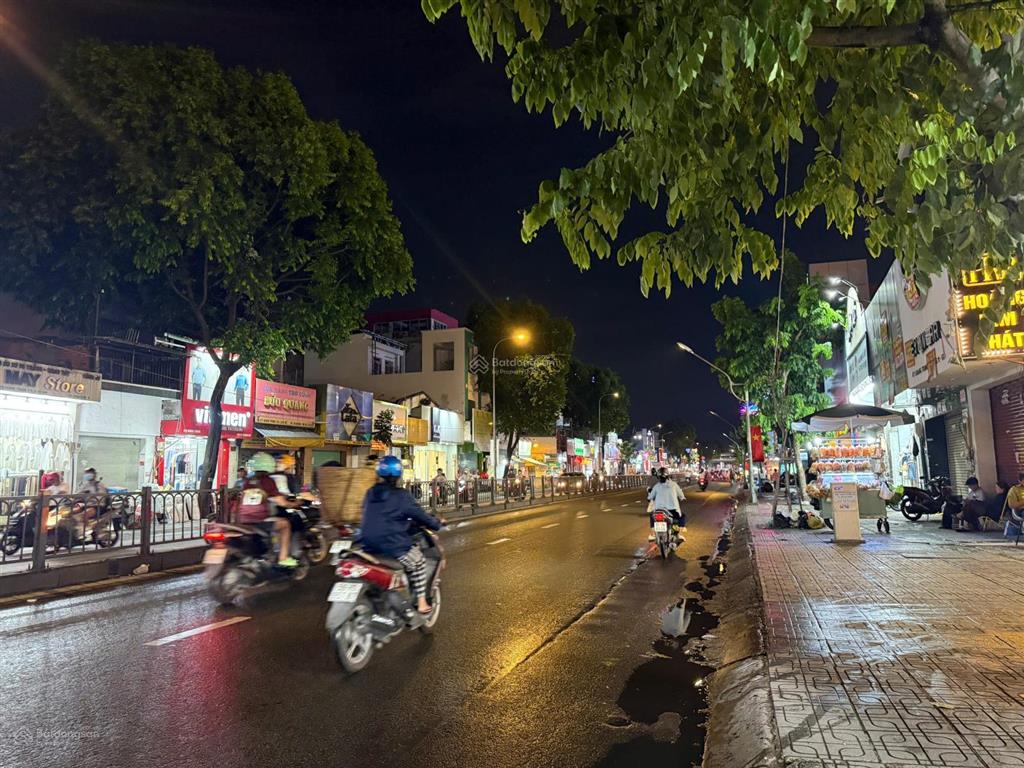 Bán nhà mặt tiền quang trung đối diện chợ hạnh thông tây 2 tầng dt 7x16, đang cho viettien thuê