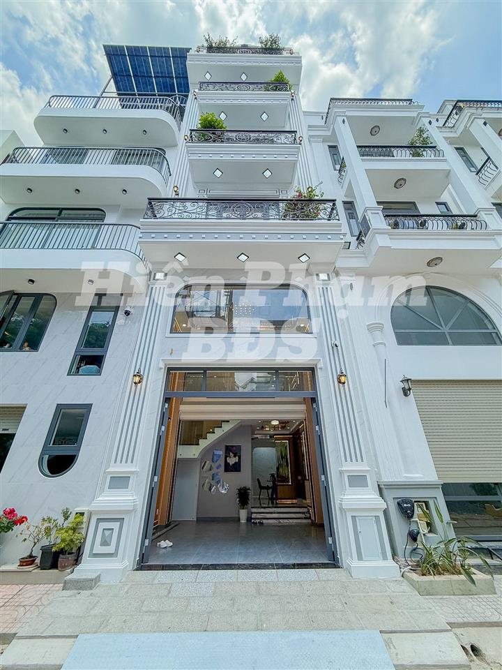 Nhà phố mới xây xong kdc hoàng quốc việt cạnh sân vận động bộ công an