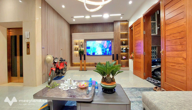 Bán nhà phố Bạch Mai, 50m2 - 6 tầng, thang máy, nội thất cao cấp, gần phố