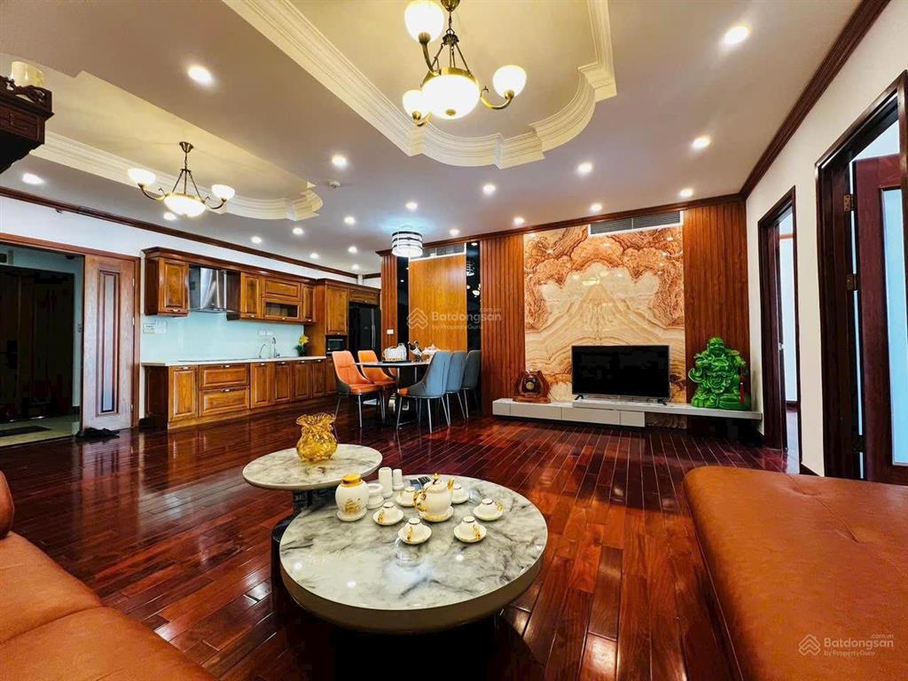 Bán căn hộ tòa 71 nguyễn chí thanh dt 100m² có 3pn và 2wc, tầng trung, giá 8 tỷ tl