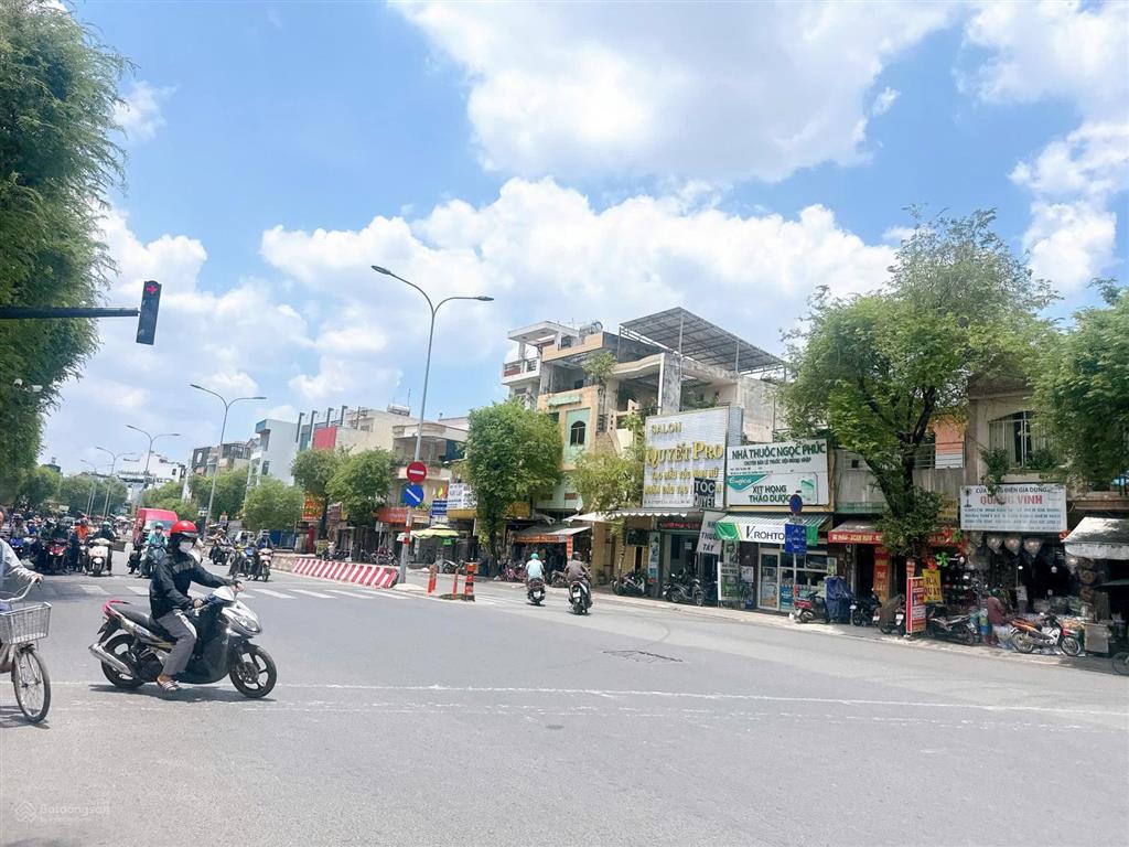 Bán nhà mặt tiền đường lê trọng tấn, dt 5mx25m, 3 tầng, ngay khu ngân hàng, fpt shop, tgdd