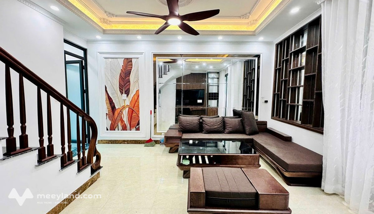 Bán nhà mới đẹp phố Cầu Giấy 34m2, 5 tầng, 3 ngủ, full nội thất, sát phố, ở ngay, giá 9,35 tỷ