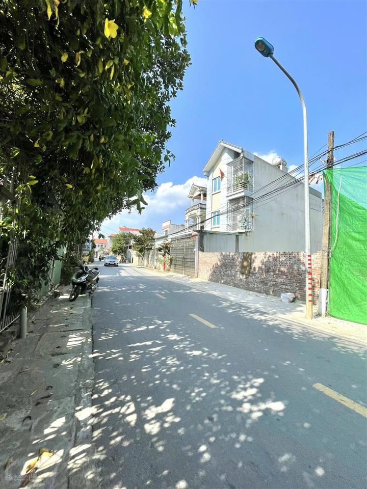 Anh trai nhờ bán gấp đất xã phú nghĩa chương mỹ 76m2, mặt tiền 6m, đường 3 ô tô, vỉa hè. 1.x tỷ