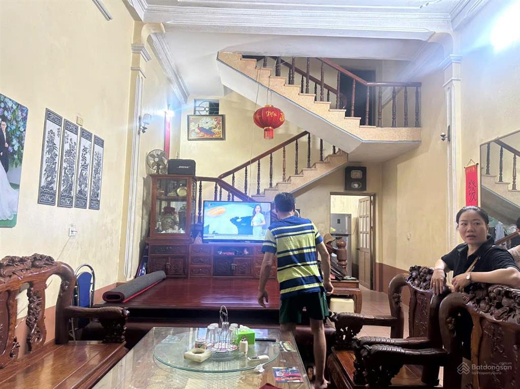Bán nhà 3 tầng đầu đường đền bà chúa kho, đông đúc mặt tiền rộng, kinh doanh và cho thuê được luôn