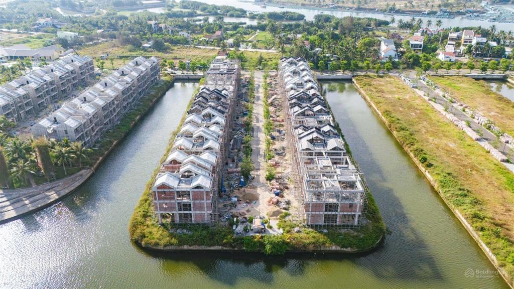 Chính chủ cần sang nhượng căn góc villa 4pn, view trực diện sông.