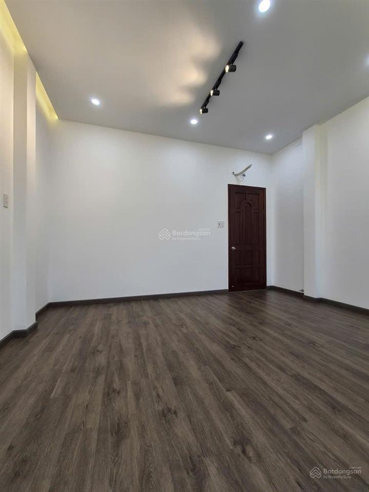 Bán nhà mới 4 tầng ngang 4,5m, hiện đại hẻm 8m, giáp quận 11, công viên đầm sen.