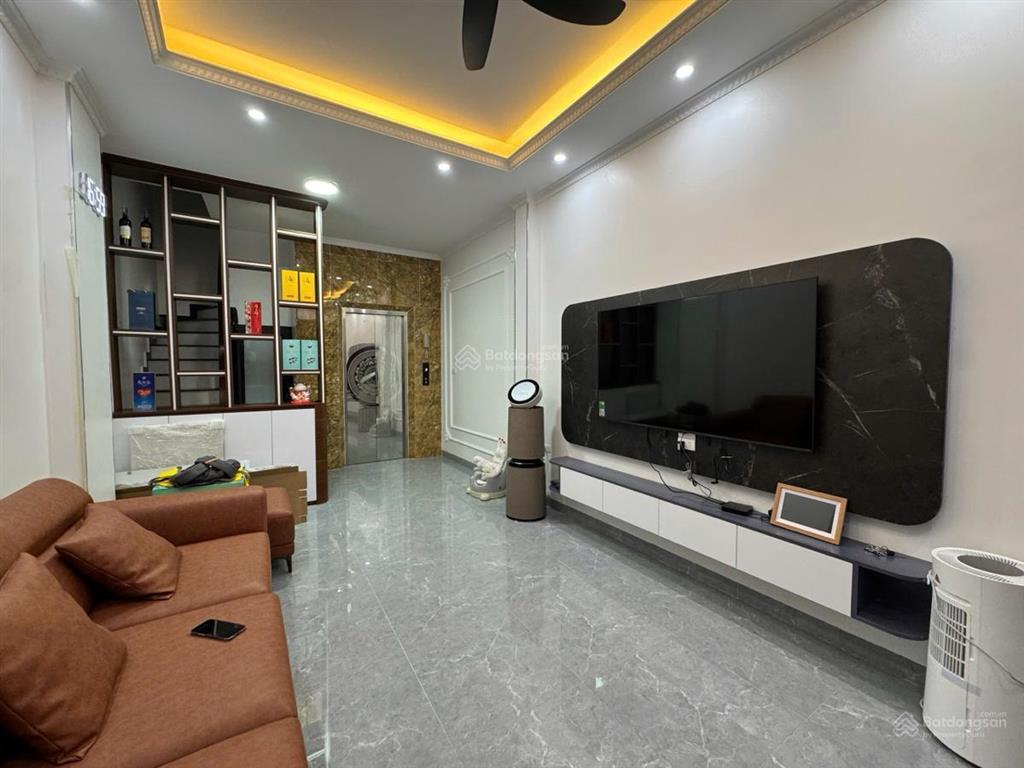 Siêu hiếm! nhà phố đội cấn, thang máy nhập khẩu, căn góc, ngõ thông bagac 45m2*6t full nt xịn