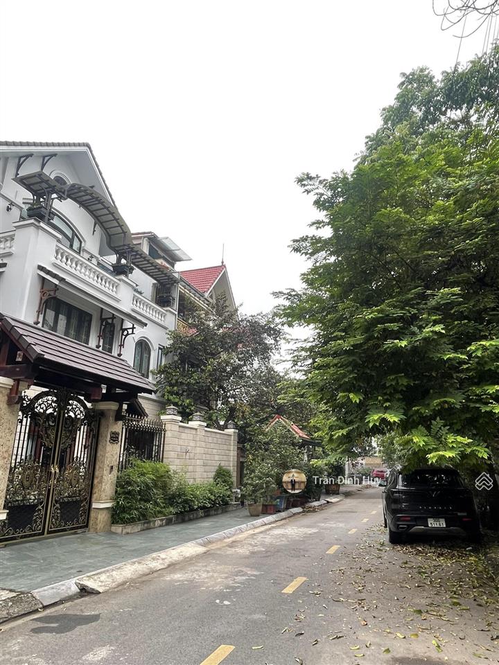 Biệt thự ven hồ thành phố giao lưu. 220m2 105 tỷ
