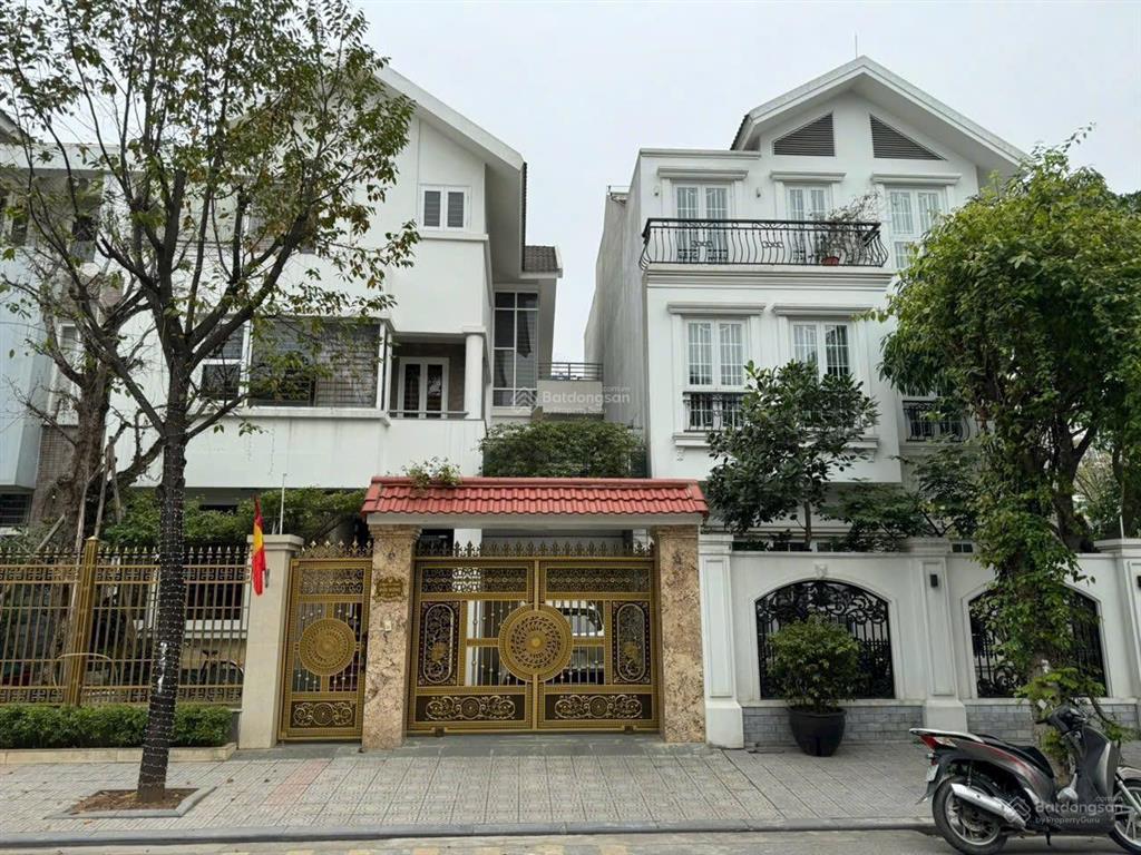 Biệt thự văn phú 220m2, mt 12m, vị trí đắc địa, nở hậu, 35.x tỷ, hoàn thiện thang máy