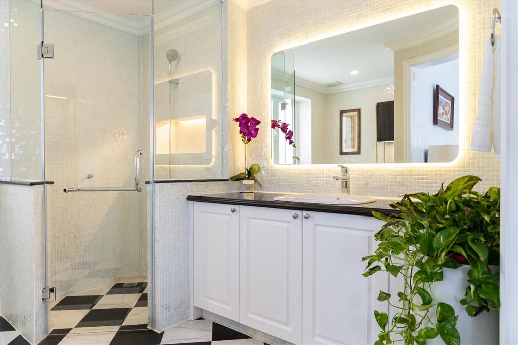 Biệt thự 600m2 mặt đường trục chính phía sau là sân golf cách mặt biển 100m full nội thất