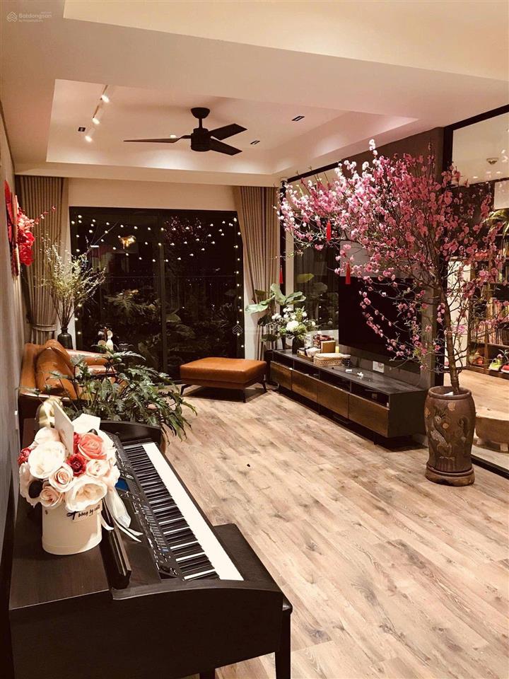 Chủ gửi bán nhanh căn hộ 3 ngủ 110m2 tại vinhomes metropolis giá 23 tỷ, sẵn sổ, full nội thất đẹp